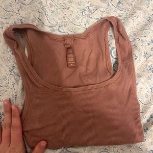 Skims ribbed tank